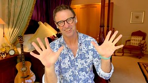 Happy Sunday! What are you all up to today? I thought I’d jump on and do a wee version of I Won’t Send Roses from the musical Mack and Mable. Such a beautiful lyric. Enjoy! Love to love Marti x | Marti Pellow