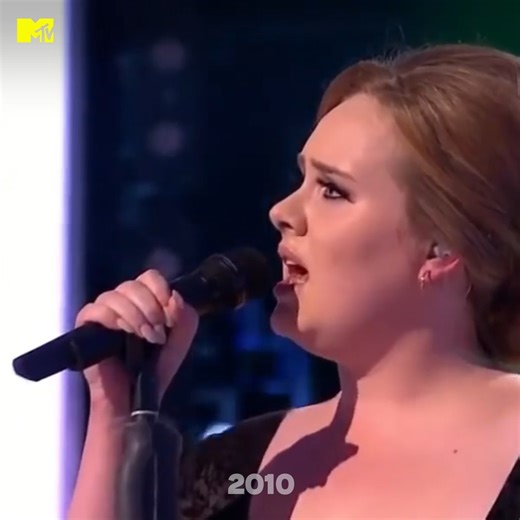 8.8M views · 530K reactions | Adele se lanzó a la música en 2008 y desde entonces nos deleita con su HERMOSA voz, siendo que con Rolling in the Deep marcó una era #MTVMúsica #Adele | MTVLA | Facebook
