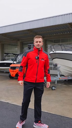 6 Boxen zum Arbeiten in unserer Werkstatt für Boote bis zu 28 Fuß! ⚓ Kommt vorbei und schaut euch um! Den Link zum YouTube-Video findet ihr in der Bio! 😊 | Boote Pfister