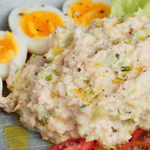 Keto tuna salad with boiled eggs