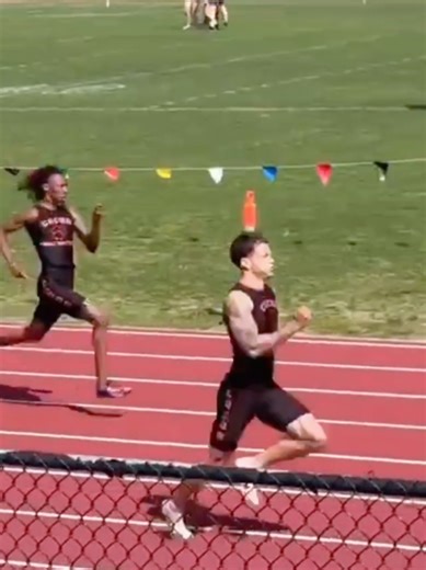 🚨⚡️ Cocoa Invitational 2026 – Boys 200m Final Cannan McCarthy completes the sprint double in dominant fashion. 🏁🔥 🥇 Cannan McCarthy (Cocoa) – 21.71 ( 4.0) 🥈 Malik Evans (Cocoa) – 22.09 🥉 Jaylen Daley (Cocoa) – 22.11 Cocoa sweeps the podium and owns the curve at home. 🟤⚡️ #TrackAndField #CocoaInvitational