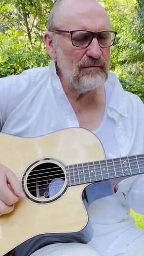 Colin Hay's Acoustic Tribute to 'Down Under'