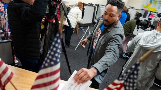 Iowans pass 2 constitutional amendments on ballot, on voting age, gubernatorial succession