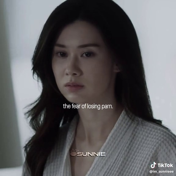 Watching this scene hurts so much. Lena did such an amazing job here. I could feel everything in Peem’s heart—the worry, the fear of losing Pan, and all the love she has for her. Lena’s eyes say it all. She doesn’t even need to say a word for us to understand what Peem is feeling. Lena i want to tell you I love this scene so much 🥺✨ gang mak lerr lalee🤍✨👏 #PlsLoveรักได้ไหม Ep2 #LenaMiu #ลีน่าหมิว #Lalinalena #MiuNatsha