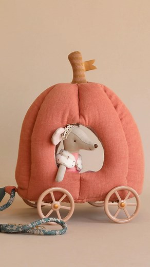 Odin Parker | The Maileg royal collection is full of charm and whimsy. Let’s us know if you’d like a link to this collection. 👑 | Instagram