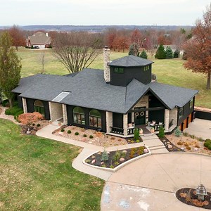 From a 1980s house to an elegant, modern mansion, Tamara Day pulls out all the stops to renovate this family’s 8,000 square foot palatial estate. Watch the season premiere of #BargainMansions tonight at 8/7c on #MagnoliaNetwork—only on TV. | Magnolia Network