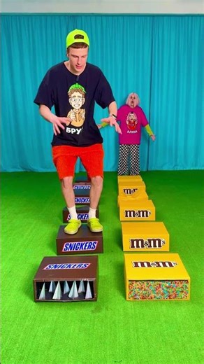 SNICKERS или M&M's ?? куда прыгнешь? 😁