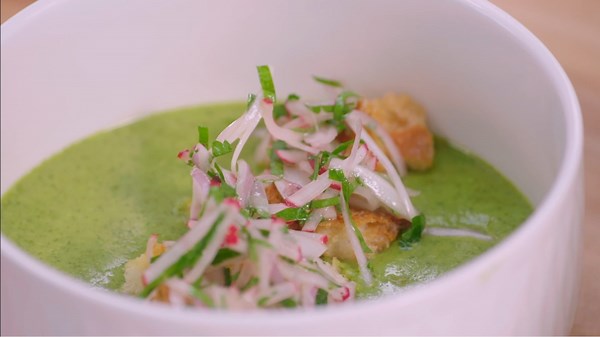 Creamy parsley soup with horseradish recipe