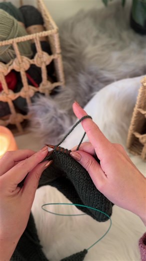 Tinking back stitches instead of frogging 🧶 If you’ve made a small knitting mistake, this method lets you undo stitches one by one without ripping everything out. Perfect for beginners, lace, and detailed work. #knittingtips #tinking #knittingmistakes #learnknitting #knittok