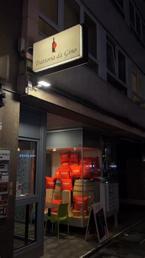 A cozy Italian neighbourhood joint that instantly feels like Italy 🇮🇹 📍 Trattoria da Gino @trattoriadagino_luxembourg 5 rue Glesener Gare, Luxembourg City A handwritten menu that changes all the time, serious pasta dishes (my truffle pasta was plated straight out of a mortadella barrel), and the warmest welcome 🌟 The kind of casual place you go for relaxed evenings, good wine, and proper comfort food. 🍷🍝 ❤️ #luxembourgrestaurants #luxembourgeats #luxembourgcity #luxembourgfood | Anne's Kit