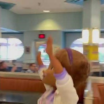 Doc McStuffins Dancing at the Disney Junior Play n Dine