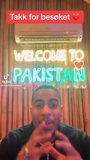 Klar for helg 🎄 hør på denne karen her ❤️kom og opplev digge Pakistanske smaker 🇵🇰 Bordbestilling - Take away www.laari.no Husk vi holder åpent hele julen. Kjerulfs gate 1 2000 Lillestrøm | Laari Adda Pakistani Street Food