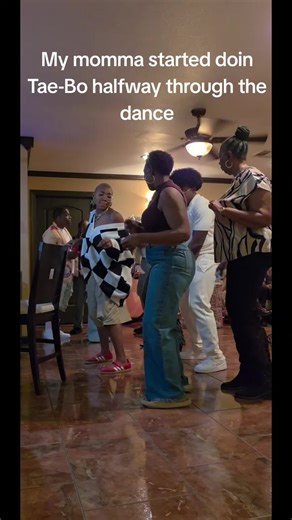 El Tae-Bo: Un Viaje Nostálgico al Baile Familiar