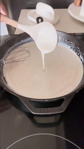 ⭐️ Southern White Gravy Recipe - Recipe in description and on Fantabulosity.com