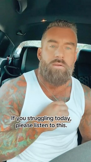 Josh Hopkins on Instagram: "Streaming LIVE everyday 👇🏻 Backup 👉🏻 @Hopontop2.0 All links on IG: Jhop01"