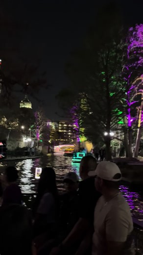 San Antonio Riverwalk cruise #sanantonio #sanantoniotx #sanantonioriverwalk #riverwalksanantonio #riverwalk