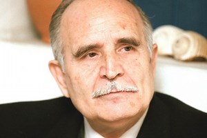 Ντίνος Χριστιανόπουλος: 5 πράγματα που πρέπει να ξέρεις για τον "αιρετικό" ποιητή