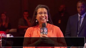 503K views · 5.3K reactions | Eli Manning's go-to prank when fans ask for selfies? Changing people's phone language to Chinese... | NFL | Facebook