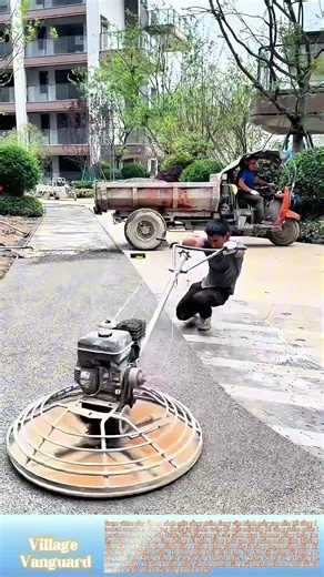 Máy xoa nền bê tông thấm nước: Làm phẳng, tạo nhám, nước vẫn thấm qua