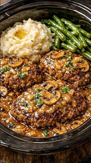 Slow Cooker Salisbury Steak with Mushroom Gravy 🥩.#salisburysteak #slowcookerrecipes #mushroomgravy