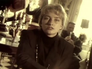 ALL THAT SHE WANTS - ACE OF BASE Canción de 1992 del grupo sueco Ace Of Base. Escrita por Jonas Berggren y Ulf Ekberg para el álbum debut Happy Nation e incluida en el álbum The Sign, lanzado en 1993 para el mercado estadounidense. Éxito mundial, llegó al número 1 en el Reino Unido y al número 2 en Estados Unidos. | The songs of my life