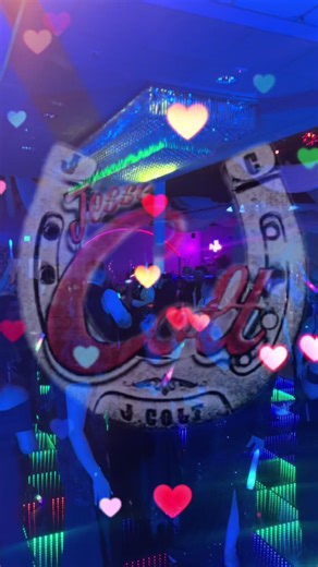 Noche Especial de San Valentín con Angel Perez y Música Country