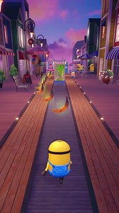 Avoid obstacles as you run with the Minions! | Minion Rush