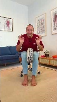 3 Simple Chair Exercises to Stretch and Strengthen Your Hips #mobility