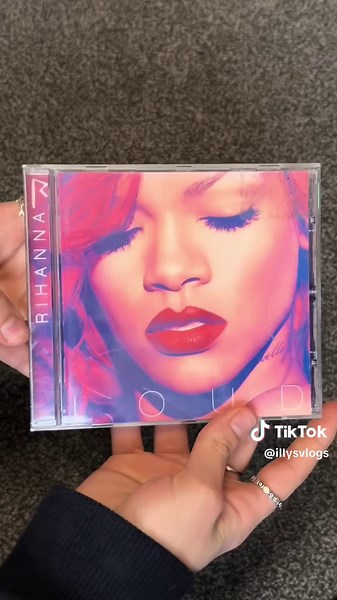 Unbox my second hand Rihanna CD bundle💗✨ #CapCut #CD #CDs #rihanna #cdcollection #cdtiktok