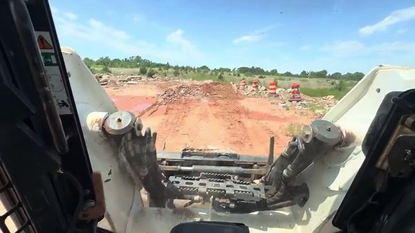 Bob-Tach Hydraulic Quick Attach: How To Operate