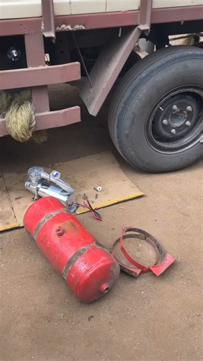 SRI KRISHNA AUTO PARTS DINDIGUL on Instagram: "Horn and compressor full set-28000/- Fitting-3000/- Total-31000/- 12v dc air compressor Air horn fittings✨❤️‍ #compressor #6pipehorn #whistle #burhorn #fitting #srikrishnaautoparts #tataace #badadost #dindigul #automobile #leylanddost #pickuptruck #bus #autostore #tamilnadu #lights"