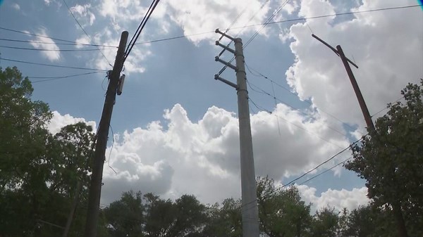 Massive, new power poles going up in Houston's notable neighborhoods