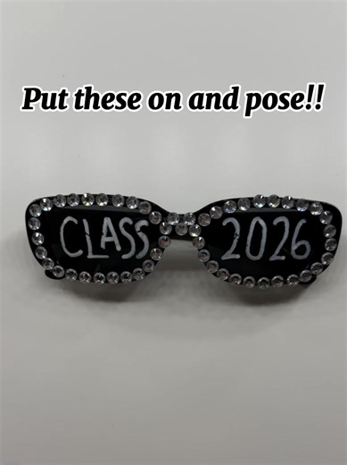 𝘚𝘮𝘪𝘭𝘦 𝘧𝘰𝘳 𝘵𝘩𝘦 𝘤𝘢𝘮𝘦𝘳𝘢 📸#seniors2026🎓 #fyp #mtl #2026 #senioryear