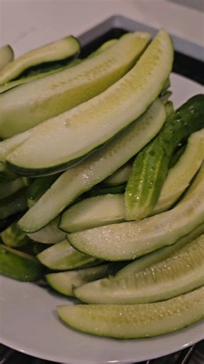 Benefits of Pickled Cucumber: Helps digestion – The vinegar/brine can help stimulate digestion. Good source of electrolytes – May sodium na tumutulong lalo na kapag pinagpawisan o pagod. Low-calorie, high flavor – Konti lang ang calories pero malakas ang lasa. Boosts appetite (pampagana) – Perfect partner ng pritong ulam at kanin. Longer shelf life – Pickling helps preserve cucumbers and reduce food waste. May antioxidants pa rin – Cucumbers still provide antioxidants kahit pickled. Remember: ea