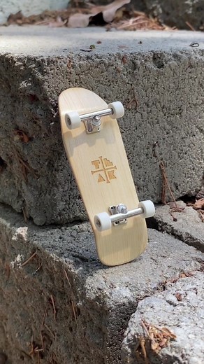 Day 2 of a month long kickflip challenge: A chill outdoor cruiser sesh #fingerboard #fingerboarding #techdeck #techdecks #fingerboardingisfun #fingerboardingclips #fingerboardtricks #teaktuning