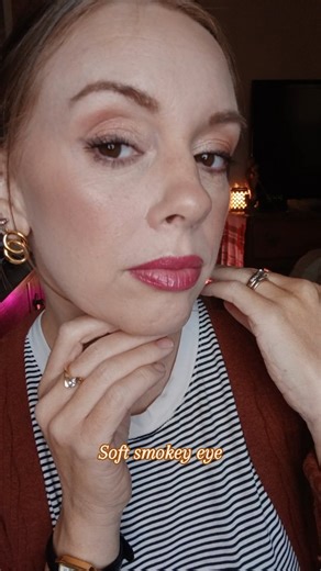 癩 Learned a simple way for a smokey eye look! #smokeyeyes | Larissa Canady | Facebook