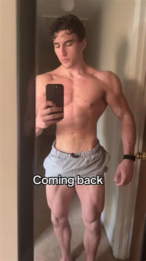 Jacob Oestreicher | Online Hypertrophy Coach on Instagram: "Skin clearing up now #letsgoletsgetjacked @ekkovision code “Striker” @PumpedDucks (my company) shirts are still live Consultation Call, My Program link in bio"