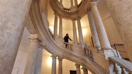 La scala “impossibile” di Francesco Borromini nascosta dentro Palazzo Barberini, a Roma
