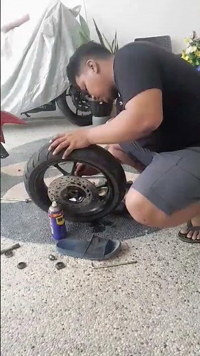Replace the front wheel bearing on the new Yamaha NMAX