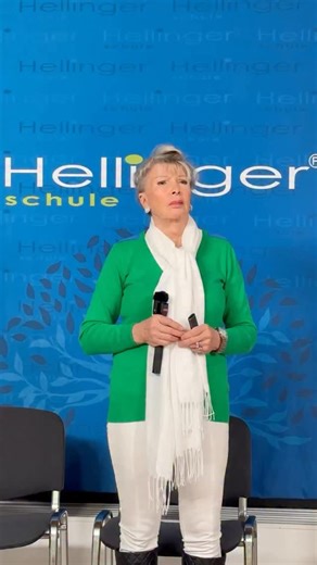 Sophie Hellinger on Instagram: "Arbeit bringt uns Erdung und Energie. Dankbarkeit öffnet uns. Das Gleichgewicht zwischen Geben und Nehmen trägt uns. Und Liebe bedeutet auch, darauf zu vertrauen, dass Kinder durch ihr eigenes Leben lernen. ✨ Arbeit. Dankbarkeit. Gleichgewicht. Vertrauen ins Leben. 👉Welches dieser Worte berührt dich heute am meisten??? Kommentiere unten 👇 ———————————————— O trabalho nos traz aterramento e energia. A gratidão nos abre. O equilíbrio entre dar e receber nos sustent