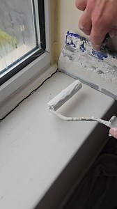 668K views · 1.4K reactions | A couple of quick tips for cutting in with a mini roller (thank me later). #fyp #homedecor #paintlife | Decorators Forum UK | Facebook