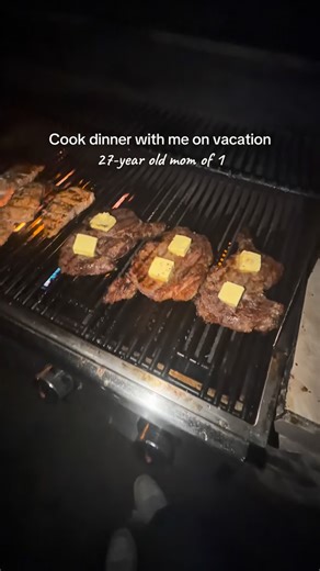 Mama Kim on Instagram: "Yes, I still cook on vacation.😎🏂 Cook dinner with me on vacation 27-year old mom of 1 #toddlermom toddlermom #christmaseve #cookdinnerwithme #dinner dinneridea"