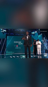#JamieFoxx tearfully recalled his 2023 stroke while accepting the Ultimate Icon Award at the 2025 #BETAwards. Full story HERE: https://www.tmz.com/2025/06/10/jamie-foxx-tearfully-accepts-ultimate-icon-honor-bet-awards-after-health-battle/ 📽️: BET | TMZ