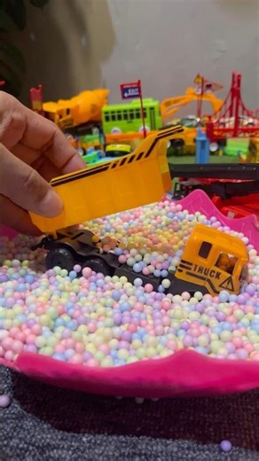 Hunting truck vs hunting car toys mcqueen #truck #cartoys #shorts