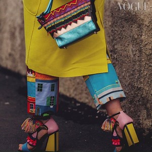 1.6K views · 44 reactions | Knallfarben, Leo-Print & weißes Leder: Diese Street-Style-Trends machen an grauen Tagen gute Laune! | VOGUE Germany | Facebook