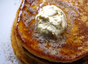Fall-Themed Breakfast: Pumpkin Pancakes