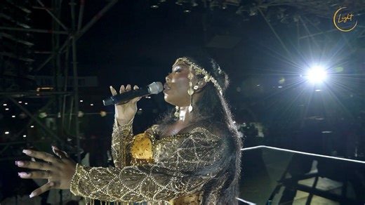 Ce concert était un défi, et vous l’avez transformé en victoire. En regardant dans le rétroviseur, je mesure avec émotion tout le chemin parcouru ensemble. 😊 Je me sens profondément chanceuse de vous avoir à mes côtés. 🙏. Je vous partage ce matin le récap vidéo des moments forts de notre rendez-vous. Merci pour votre présence massive, véritable témoignage de tout l’amour que vous me portez. 🙏❤️ . #RoselineLayo | Roseline LAYO