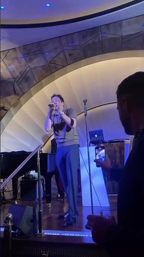 Justin Timberlake captures Jimmy Fallon #justintimberlake #jimmyfallon #liveperformance #shorts