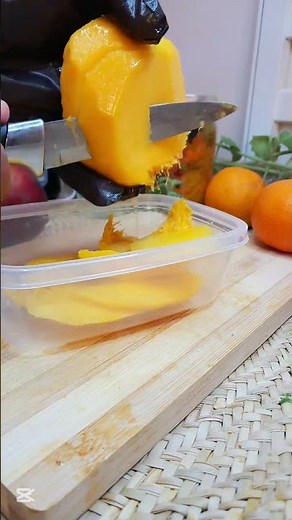 Slicing Mango Fruit #slicing #mango #fruitcutting