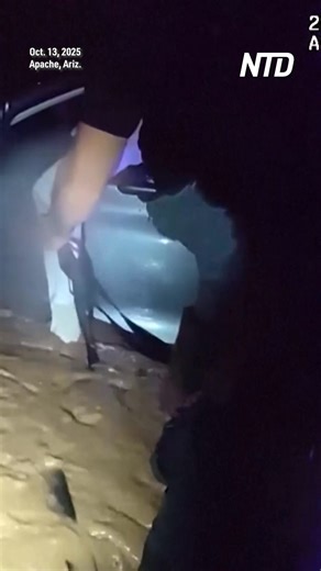 Apache Junction police rescued a motorist stranded in rising water from flash floods caused by severe weather and heavy rain in Arizona on Monday. | NTD Television
